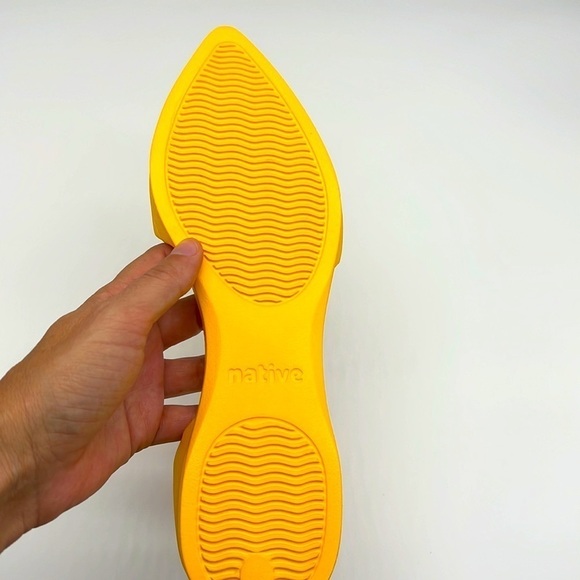 Native - NWT Audrey Groovy Yellow Pointed Toe Lightweight Flats Size 8 - Picture 11 of 16